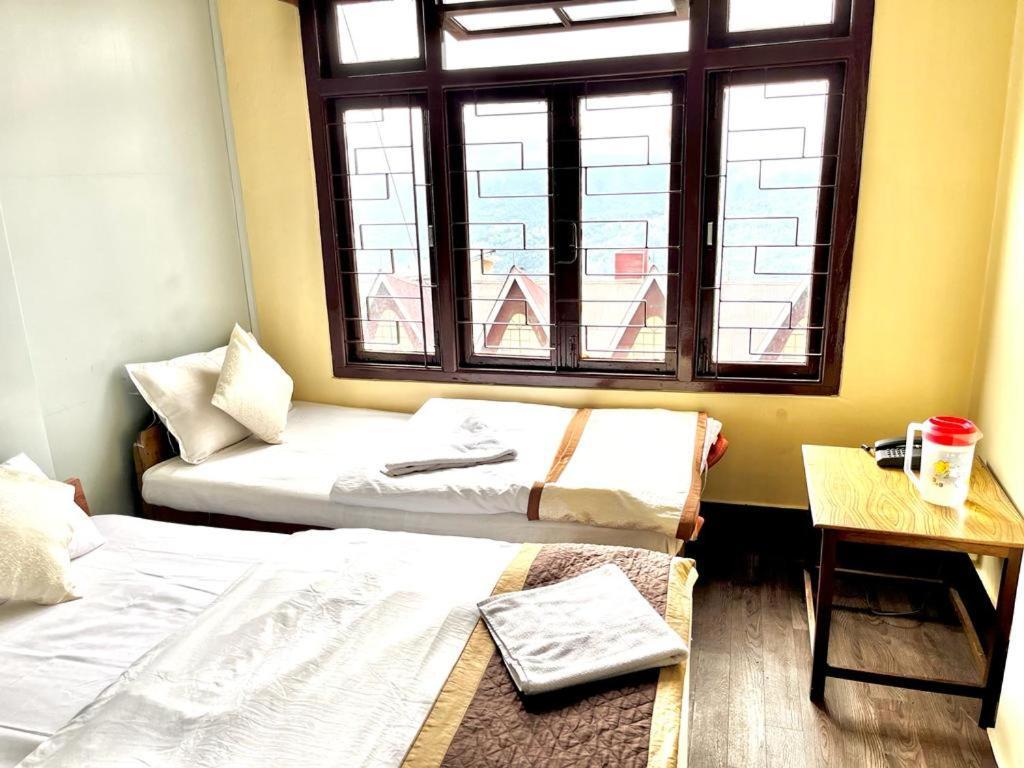 Hotel Red Rose 甘托克 外观 照片