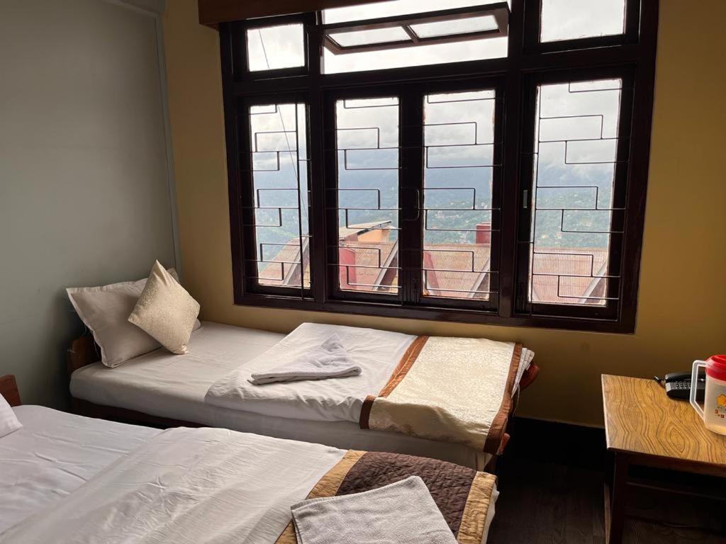 Hotel Red Rose 甘托克 外观 照片